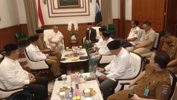 SILAHTURAHMI - PCNU Kota Tangsel bersilaturahmi ke rumah dinas Wali Kota Tangsel Benyamin Davnie.