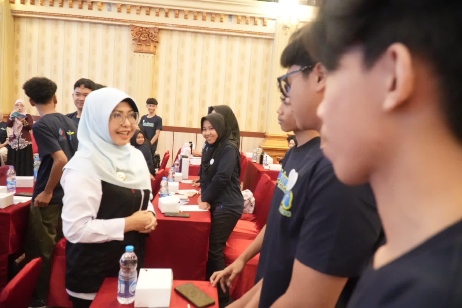 Bupati Dewi Setiani, saat menghadiri Grand Opening Beasiswa Sibernet X Pionir Desa, yang merupakan kolaborasi Yayasan Sabtu Mengajar Pandeglang dengan Sibernet Foundation, di Hotel Horison Pandeglang, Sabtu (29/8/2026).(Istimewa)