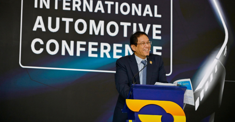 Menkeu Purbaya pada acara di Gaikindo Indonesia International Auto Show (GIIAS) 2026 di ICE BSD. Foto : Ist
