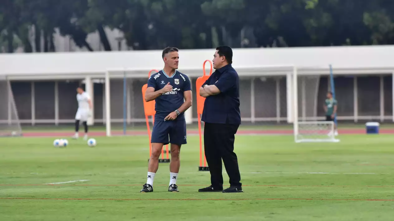 Ketum PSSI Erick Thohir dan Pelatih Timnas John Herdman. Foto : Ist