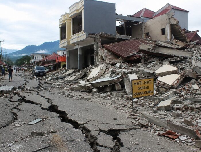 Bangunan terdampak gempa M7.7. Foto : Ist