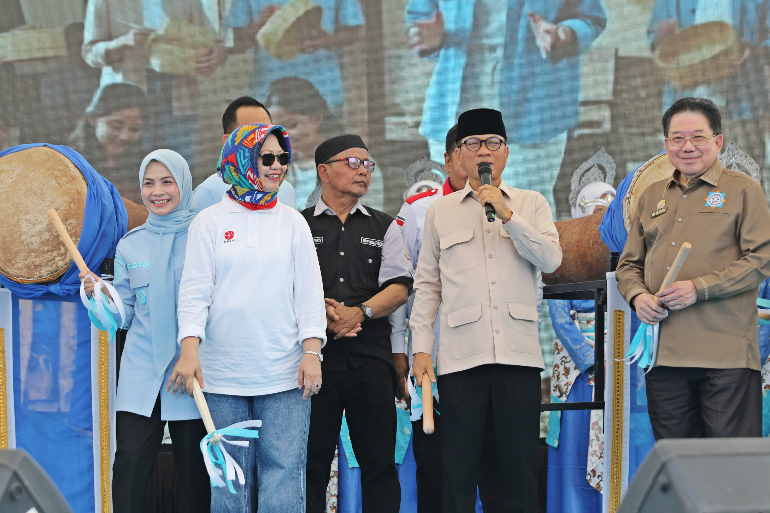KICK OFF. Menteri Desa dan Pembangunan Daerah Tertinggal Yandri Susanto menyelenggarakan Kick Off Festival Duta Desa Gen Z 2026 di Alun-alun Kecamatan Kramatwatu, Kabupaten Serang pada Sabtu (29/8). HUMAS PEMKAB SERANG
