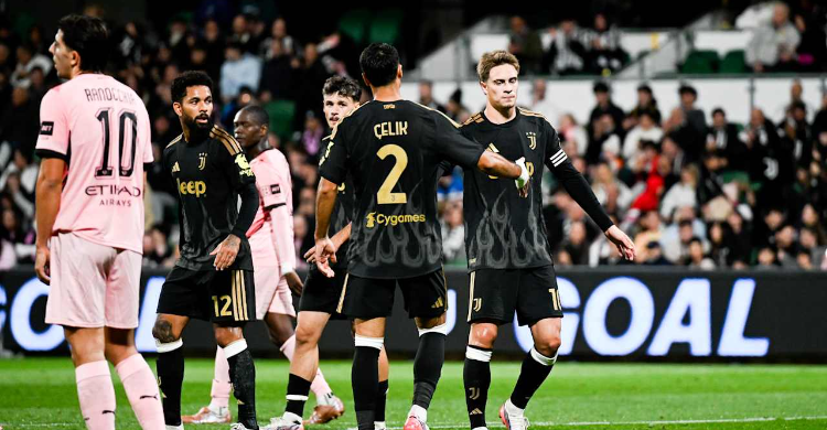 Selebrasi skuad Juventus usai menang 2-0 dari Palermo. Foto : Ist