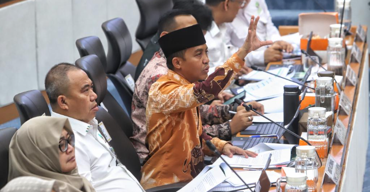 Menteri Kehutanan Raja Juli Antoni dalam Rapat Kerja Komisi IV DPR di Kompleks Parlemen, Senayan, Jakarta, Selasa (18/8/2026). Foto : Ist