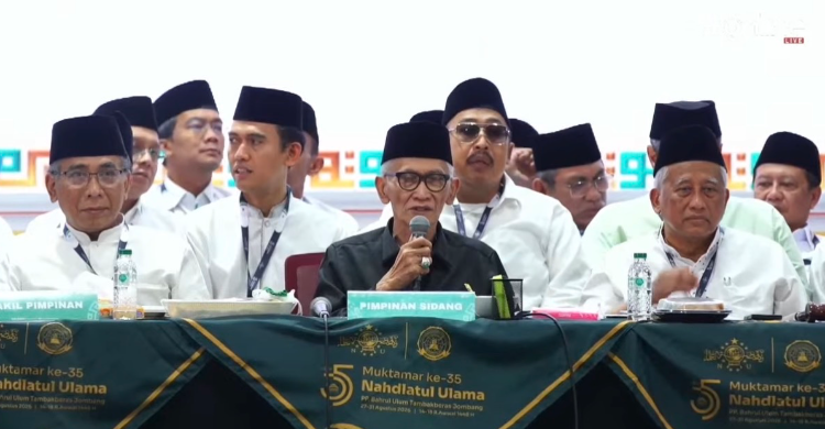 KH Miftachul Akhyar (tengah) terpilih sebagai Rais Aam Pengurus Besar Nahdlatul Ulama (PBNU) Masa Khidmah 2026–2031. Foto : Ist
