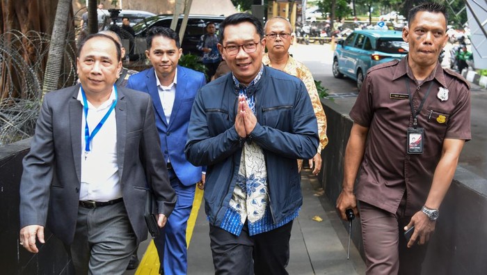 Mantan Gubernur Jabar Ridwan Kamil (depan tengah). Foto : Ist