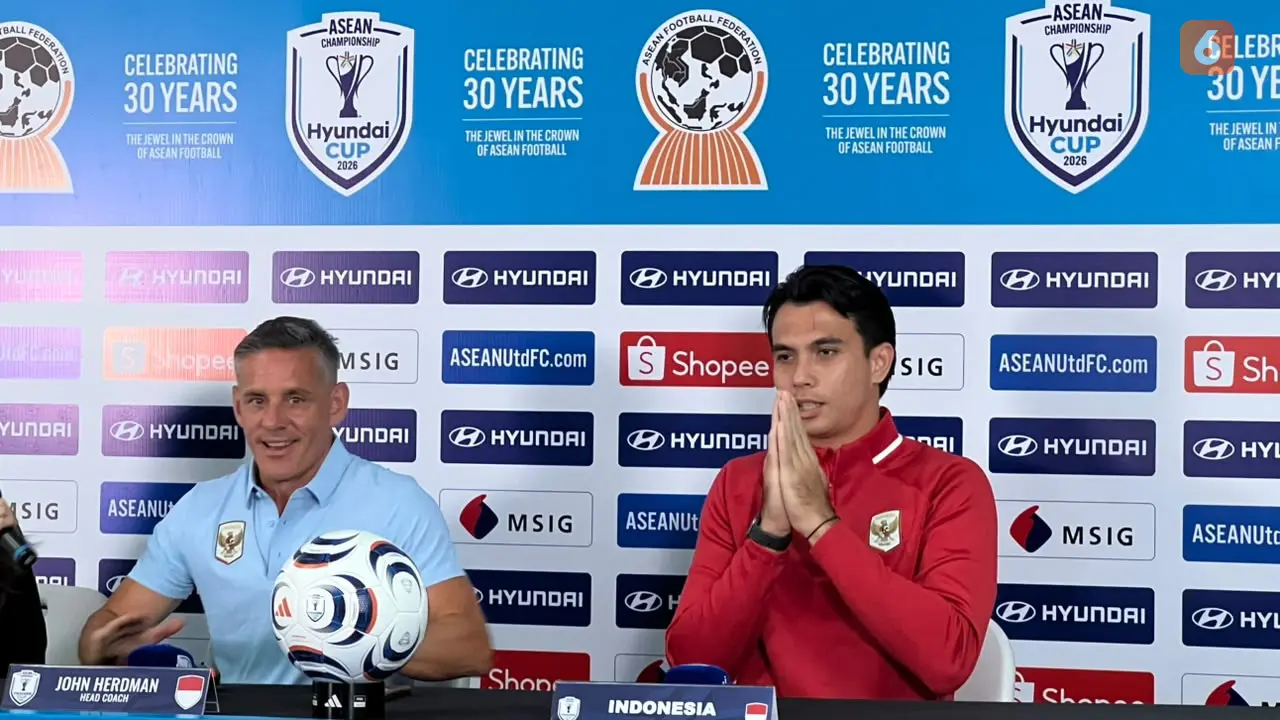 Pelatih John Herdman dan Kiper Nadio saat konferensi pers. Foto : Ist
