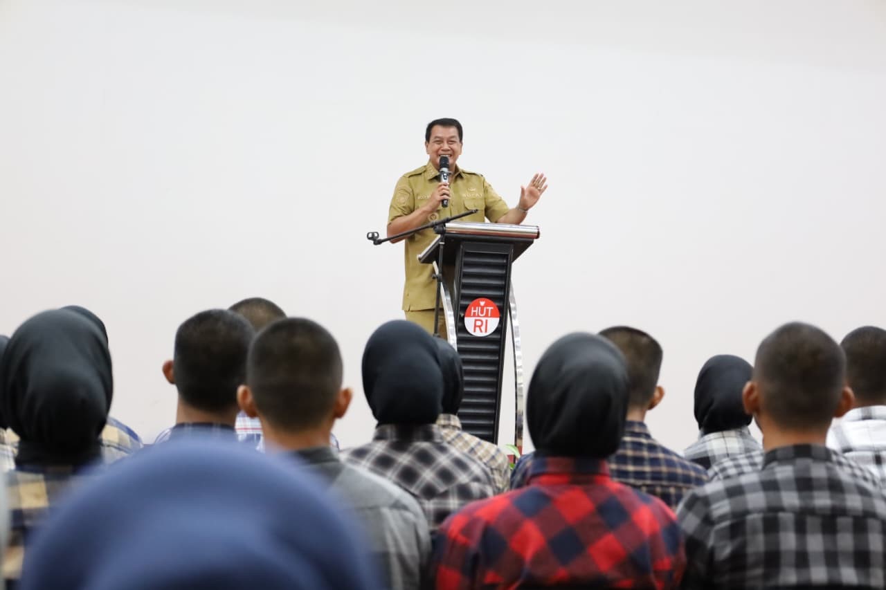 Bupati Tangerang Moch. Maesyal Rasyid resmi menutup Pemusatan Pendidikan dan Pelatihan Paskibraka Kabupaten Tangerang Tahun 2026 di Hotel  Hotel Yasmin, Selasa (18/8/26). Foto: Humas Kab. Tangerang