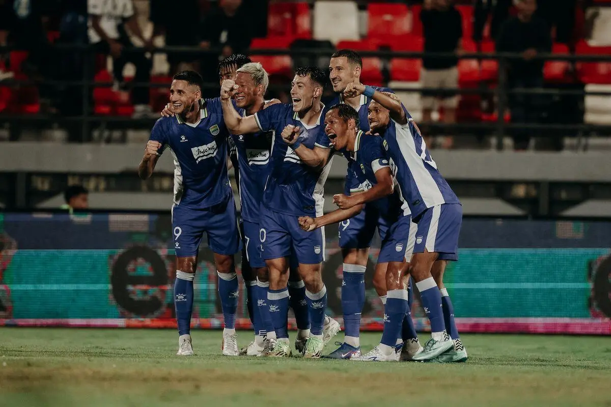 Selebrasi Persib usai menang 3-2 dari Bali United. Foto : Ist