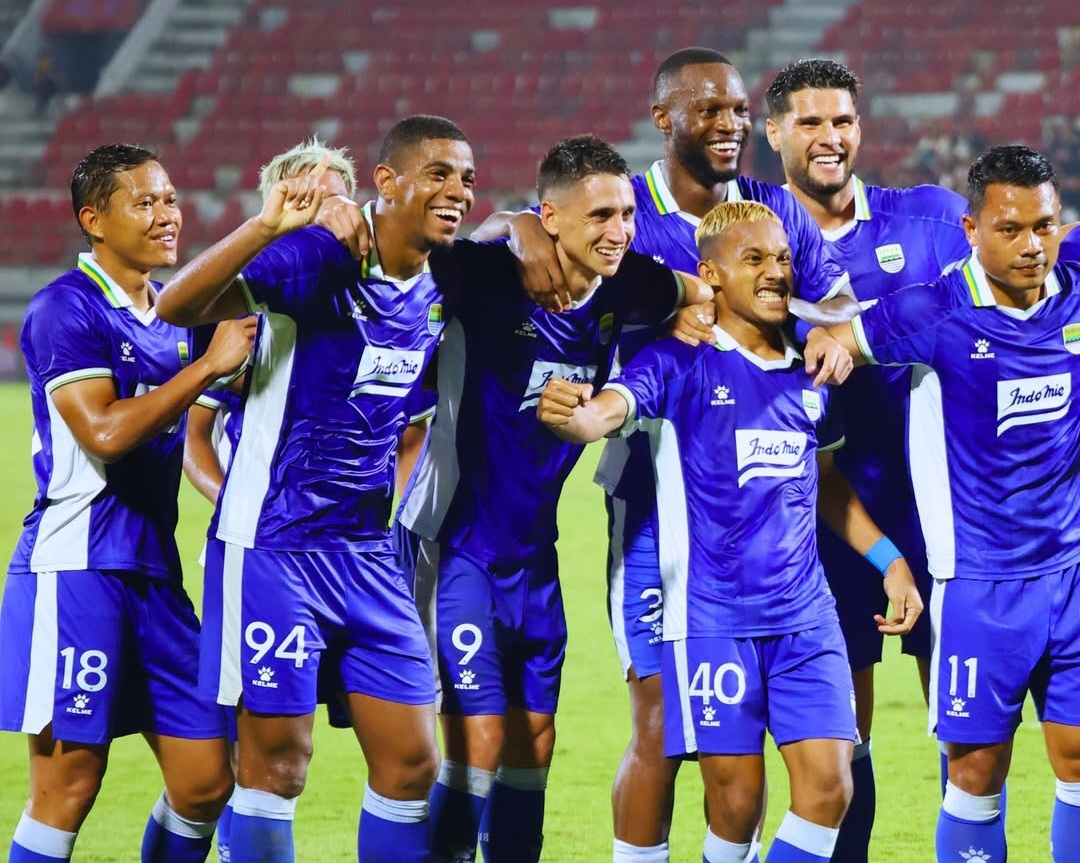 Selebrasi Persib usai menang telak 3-0 dari Sabah FC. Foto : Ist