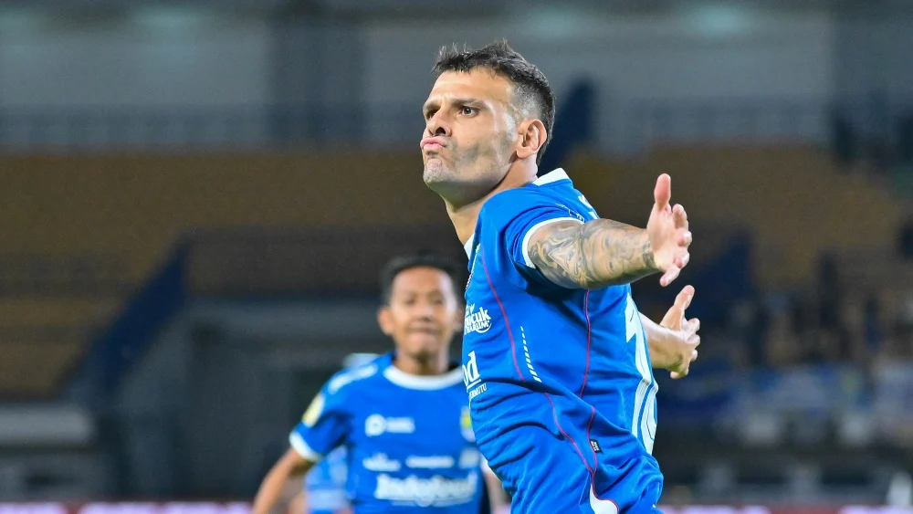 Pemain anyar Persita Tyronne del Pino. Foto : Ist