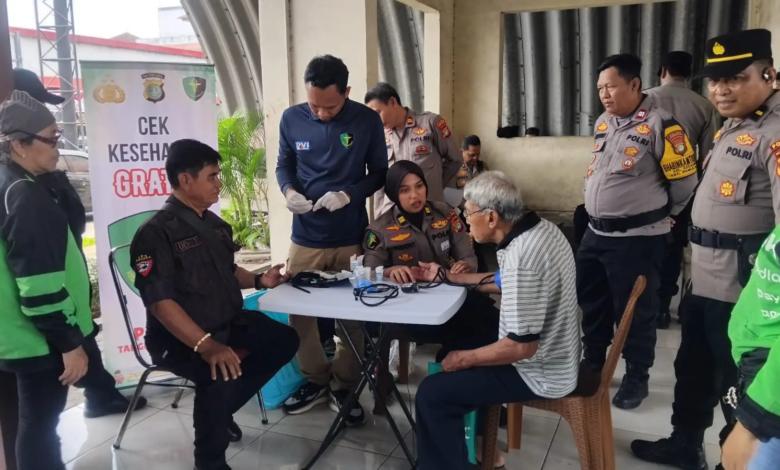 CEK KESEHATAN - Polres Tangsel gelar kegiatan cek kesehatan gratis kepada masyarakat.