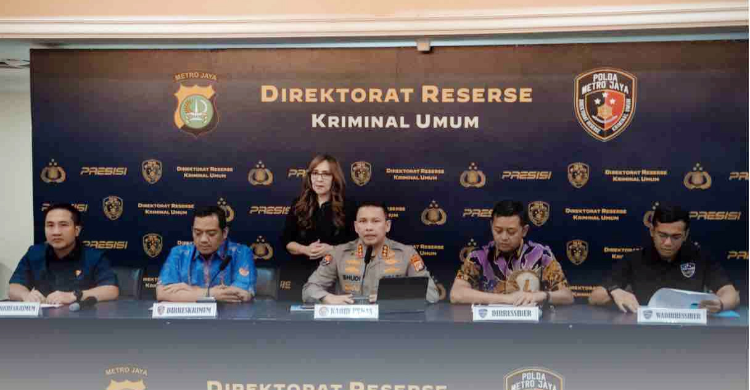 Konferensi Kabid Humas Polda Metro Jaya Kombes Pol Budi Hermanto (tengag) saat memberikan konferensi pers. Foto : Ist