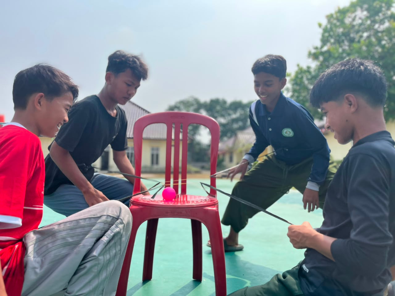 Santri Ponpes Cendekia Daarul Muhsinin, Kecamatan Walantaka, Kota Serang, Senin (17/8/2026) mengikuti perlombaan dalam rangka peringatan HUT ke-81 RI.(Istimewa)