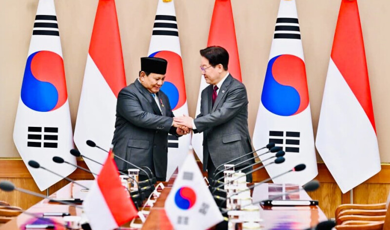 Presiden Prabowo Subianto berjabat tangan dengan Presiden Republik Korea Lee Jae Myung. Foto ; Ist