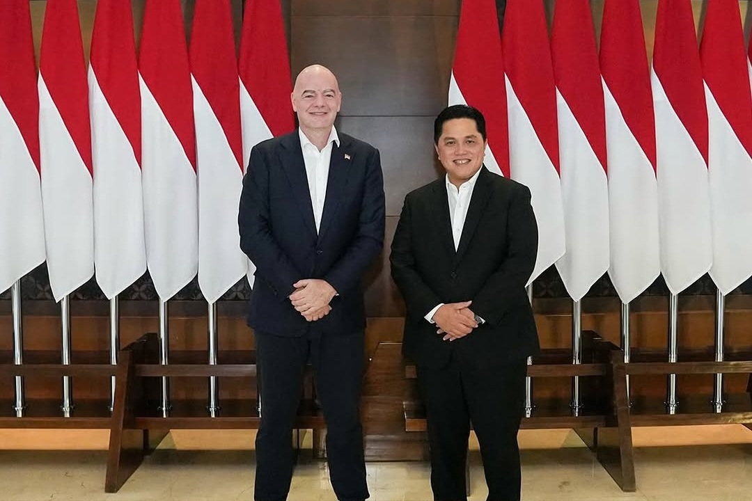 Ketum PSSI Erick Thohir (kanan) dan Presiden FIFA Gianni Infantino (kiri). Foto :  Ist