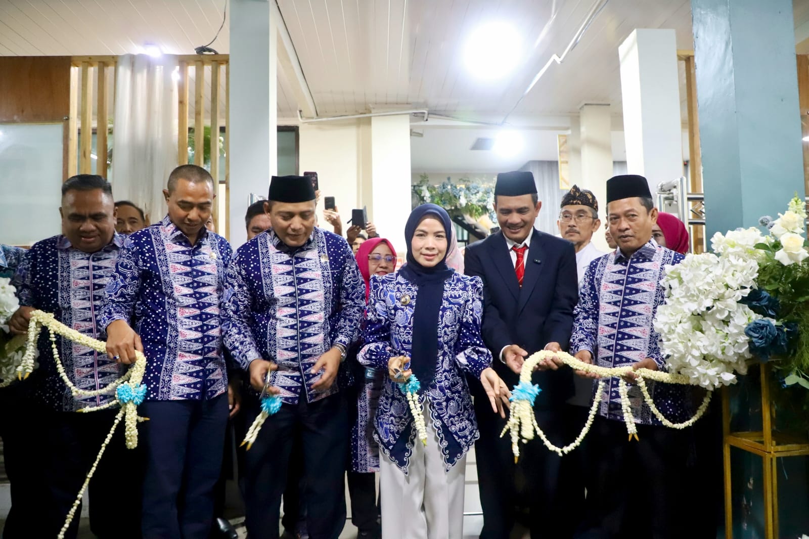 PERESMIAN. Bupati Serang didampingi Wakil Bupati Muhammad Najib Hamas, Ketua DPRD Bahrul Ulum, dan Direktur RSDP dr. Rahmat Setiadi meresmikan penambahan 10 unit mesin HD, bertepatan dengan momentum HUT ke-88 RSDP, Kamis (20/8). HUMAS PEMKAB SERANG