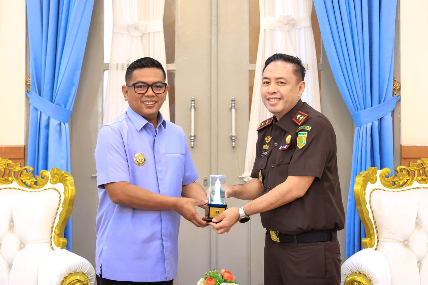 Gubernur Andra Soni dan Kajati Banten Hery Hermanus Horo. Foto : Humas Prov