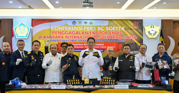 Menkeu Purbaya pada konferensi pers di Kantor Bea Cukao Soetta. Foto : Ist
