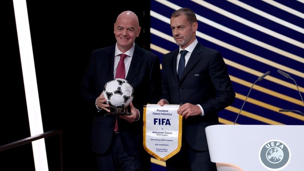 Bos FIFA Gianni Infantino (kiri) dan Bos UEFA Aleksander Ceferin (kanan). Foto : Ist