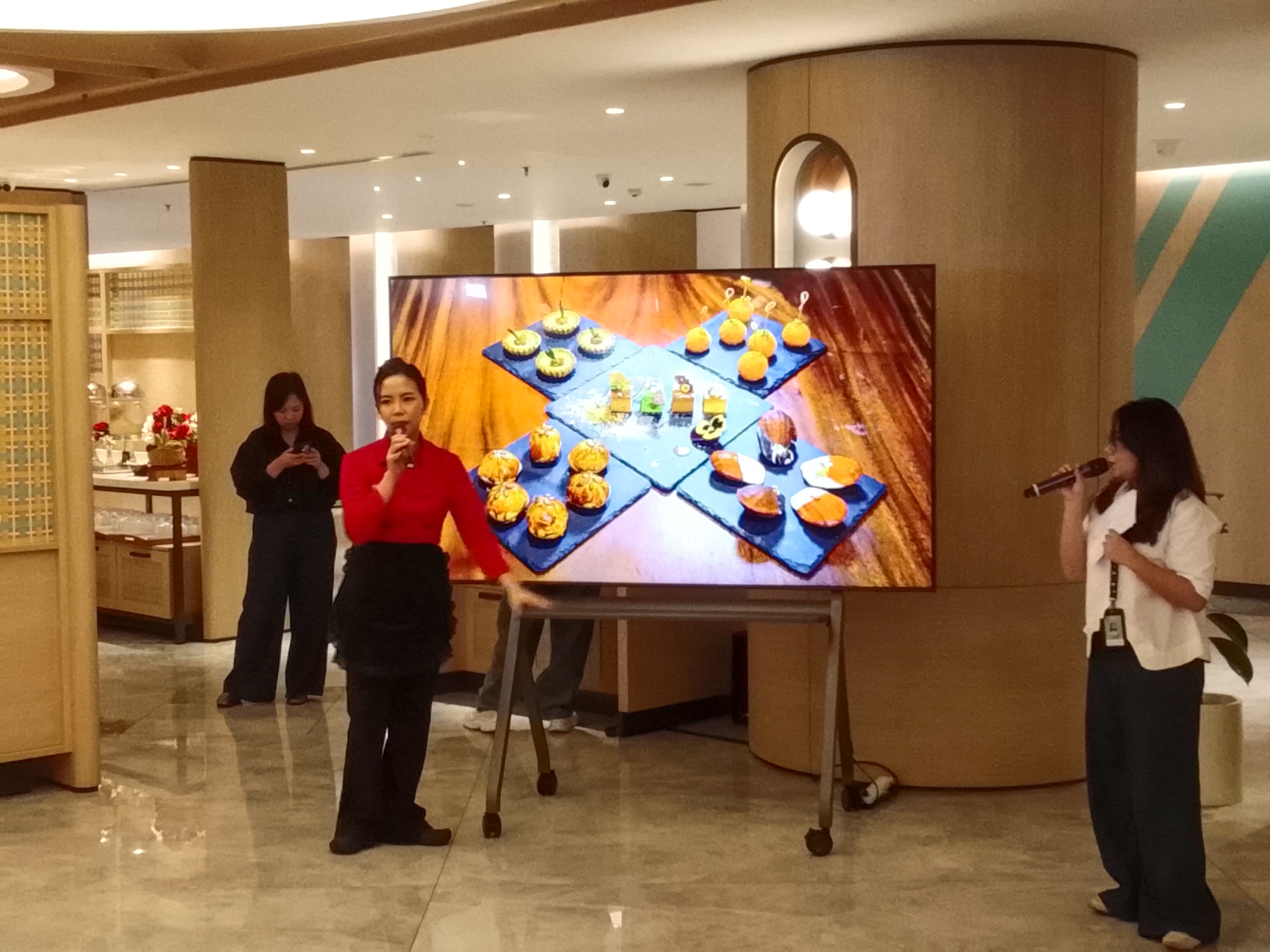 VIVERE Hotel, ARTOTEL Curated bersama Chef Agnesia Cahaya meluncurkan menu kolaborasi “Beyond The Slice” dengan kreasi cheesecake rasa Nusantara di Yin & Yum All Day Dining. (tangselpos.id/lim)