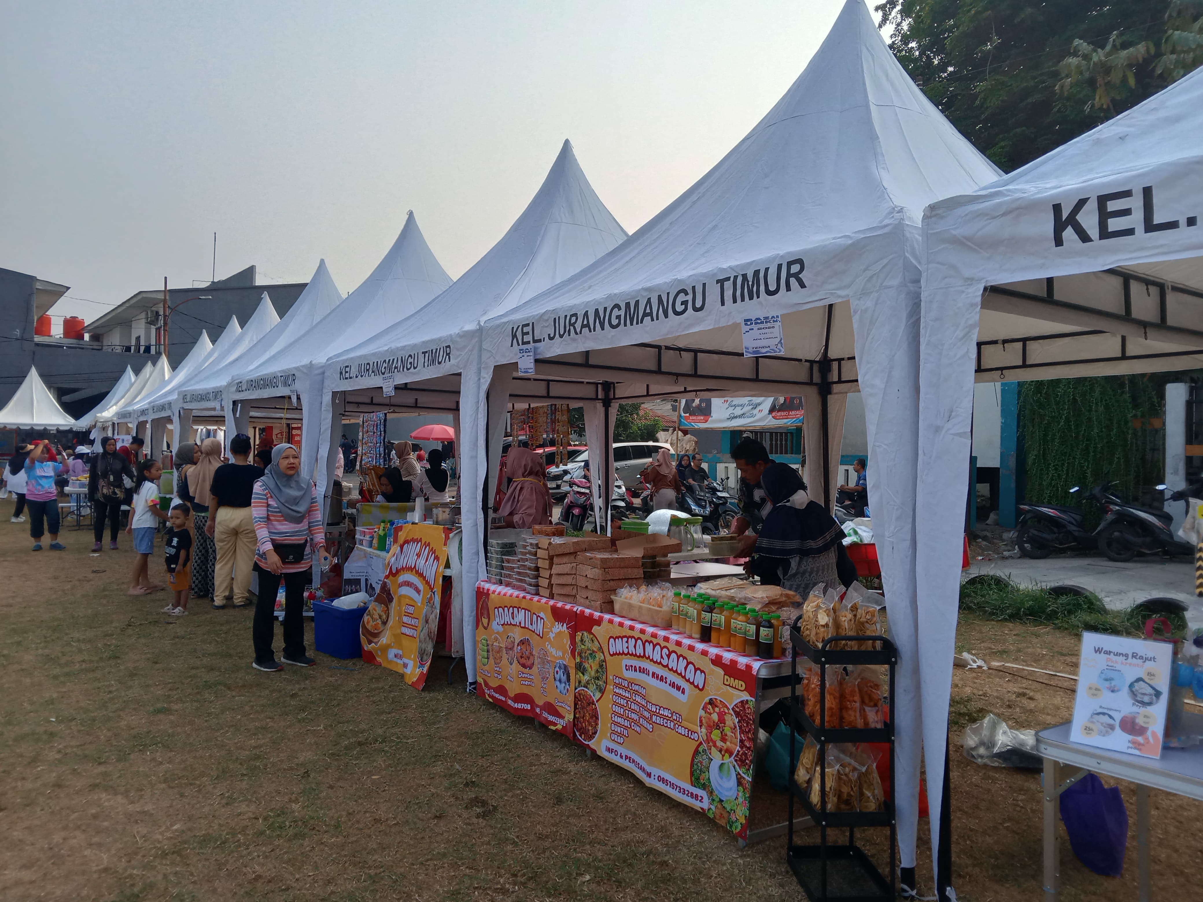 28 Tenda disediakan untuk UMKM Jurang Mangu Timur. Foto : Alifah MG