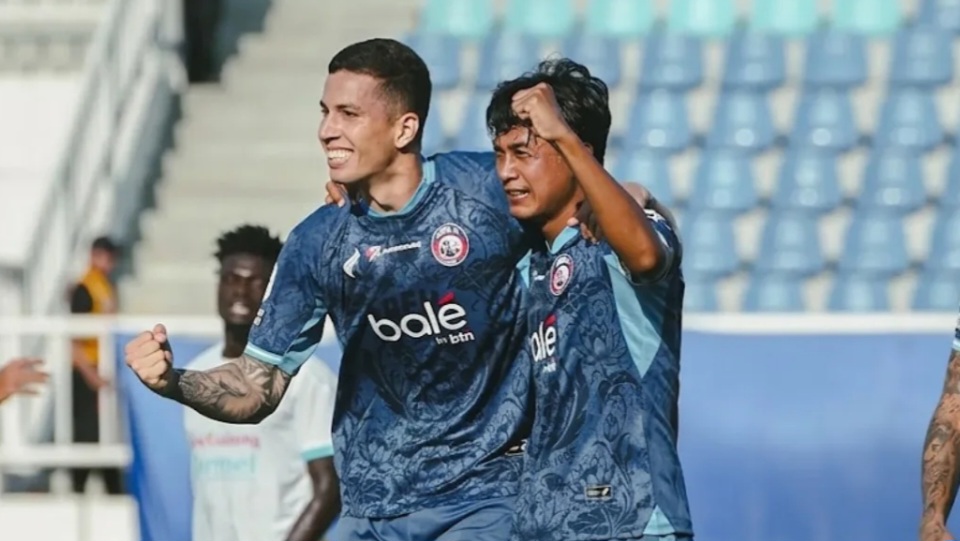 Arema FC sukses mencujur Isenmulang Kalteng FC dengan skor telak 4-0. Foto : Ist