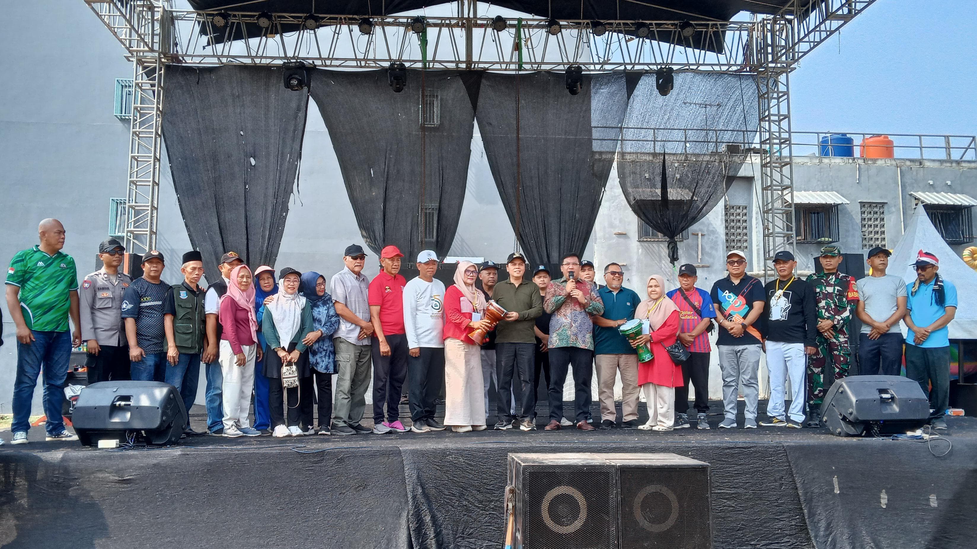 Pembukaan Bazar Usaha Mikro, Kecil, dan Menengah (UMKM) digelar di Lapangan Jurang Mangu Timur, Kecamatan Pondok Aren, Tangerang Selatan, Sabtu (19/9/2026). Foto : Alifah MG