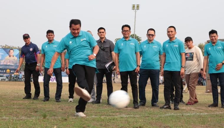 Bupati Tangerang Moch. Maesyal Rasyid resmi membuka Turnamen Piala Bupati Cup U-17 Tahun 2026 di Stadion Mini Kecamatan Pagedangan, Sabtu (5/9/26). Foto : Humas Kab. Tangerang