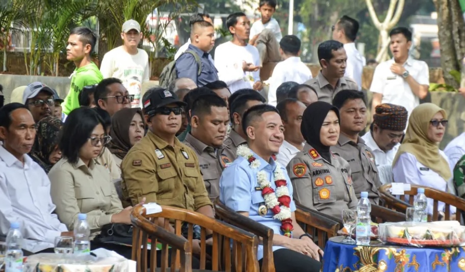 PERINGATAN HTN. Bupati Hasbi bersama jajaran lainnya, sedang menghadiri acara Peringatan Hari Tani Nasional (HTN) Tahun 2026 di Alun-Alun Rangkasbitung, Rabu (23/9). (DOK. PROKOPIM SETDA LEBAK)
