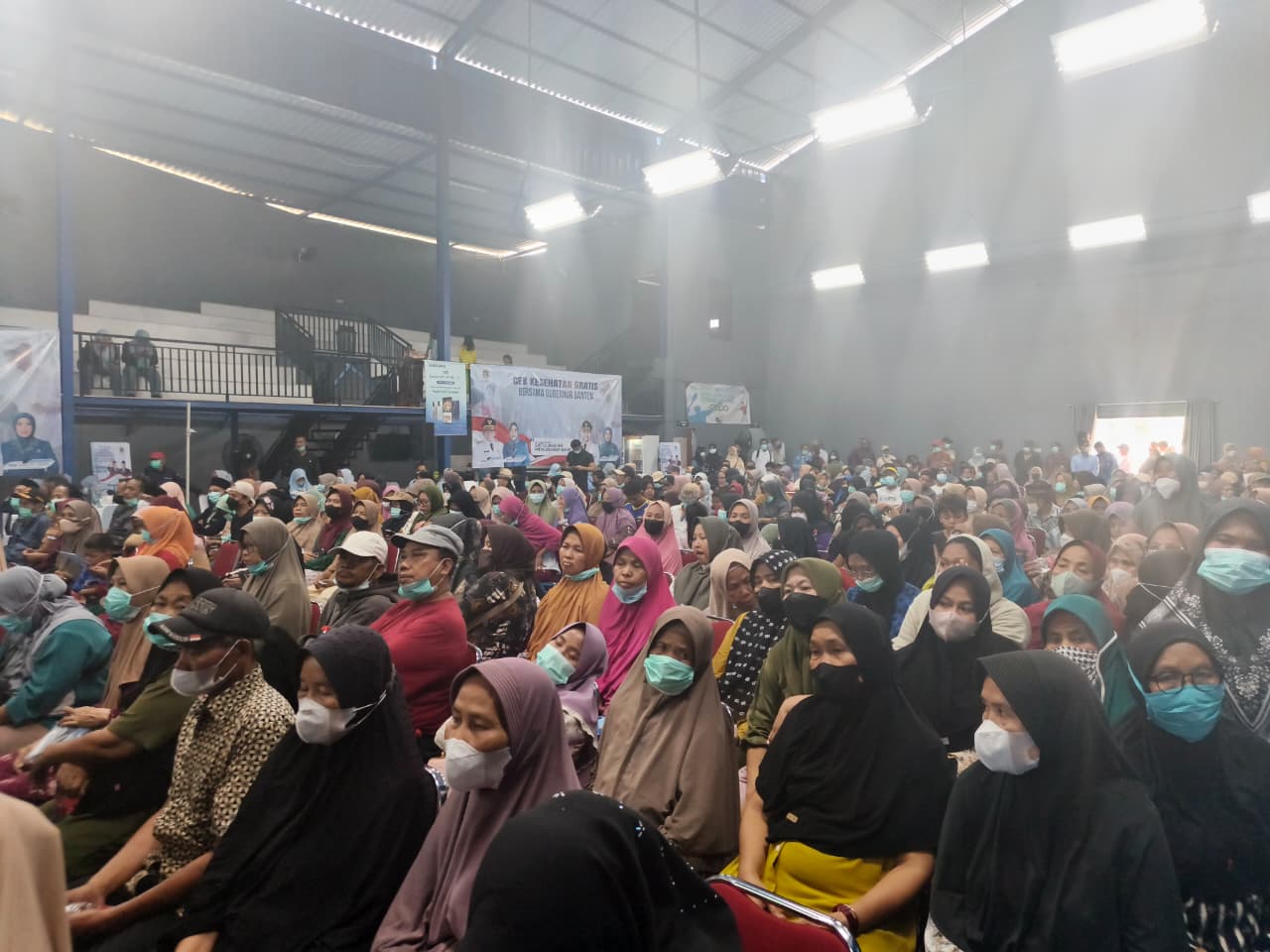 CEK KESEHATAN GRATIS. Suasana Cek Kesehatan Gratis (CKG) yang digelar Pemerintah Kabupaten Serang di GOR Barokah, Cikande, Serang, Kamis (10/9). HUMAS PEMKAB SERANG
