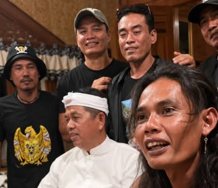 Pertenlmuan Gubernur Dedi Mulyadi dan aktivis Aliansi Masyarakat Pati Bersatu (AMPB) di Lembur Pakuan, Subang, Selasa (1/9/2026). Foto : Ist