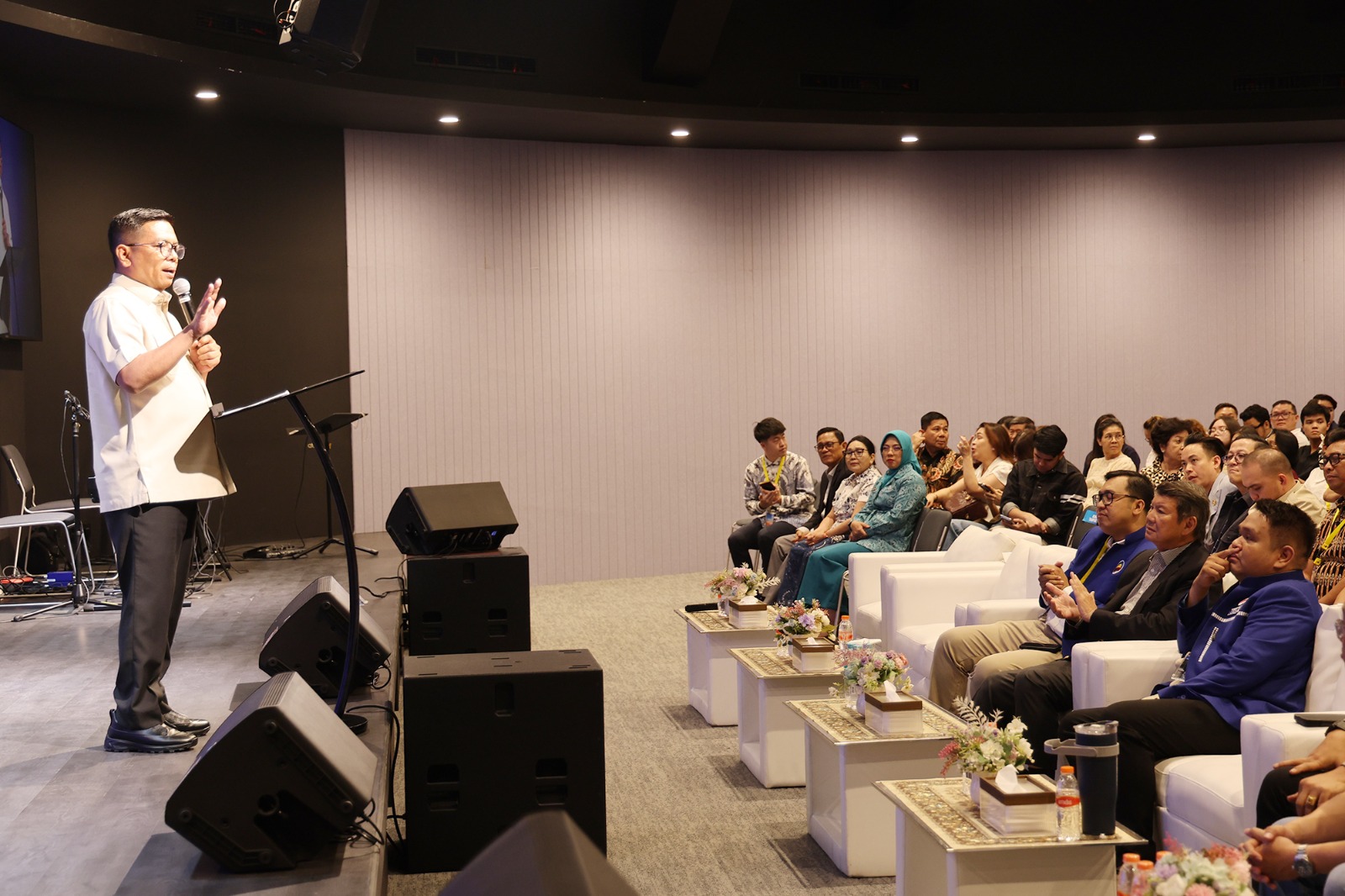 Gubernur Andra Soni saat menghadiri acara Gempar Youth Leader Summit 2026 di Kota Tangerang, Jumat (4/9/2026). Foto : Humas Pemprov