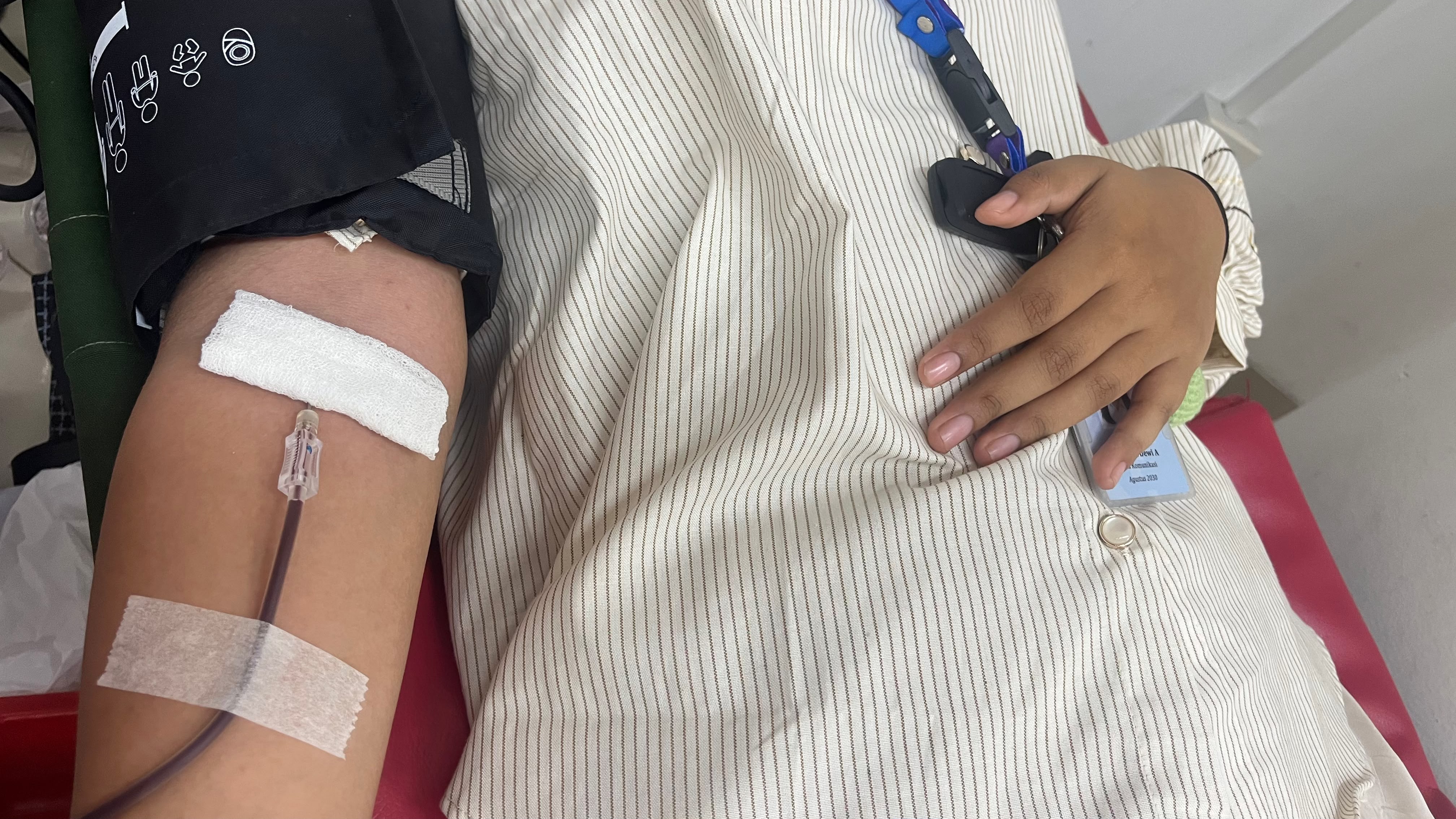 Donor darah gratis yang digelar Rencang bersama Puskesmas Kelapa Dua. Foto : Gio MG