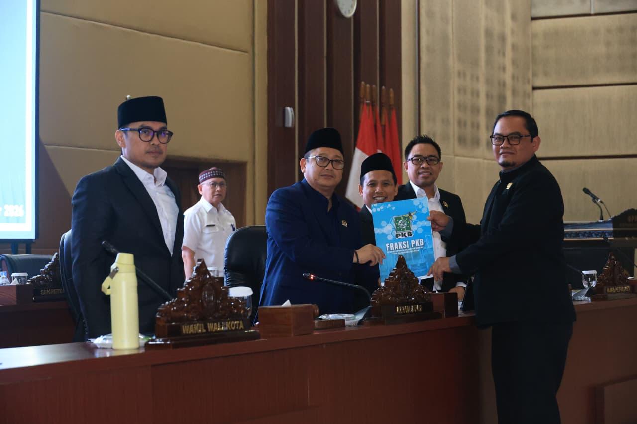PARIPURNA - Fraksi-fraksi DPRD Kota Tangsel menyampaikan pandangan umum terkait Raperda APBD 2027.