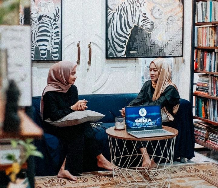 Gerak Gerik Cafe & Bookstore di Jalan Pisangan Raya No. 115, Pisangan, Ciputat Timur. Foto : Silmi MG