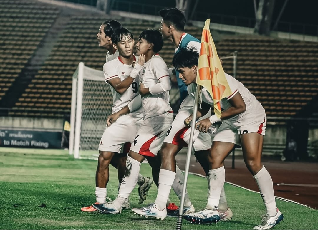 Selebrasi Garuda Muda usai mwnang 3-0 dari Laos. Foto : Ist