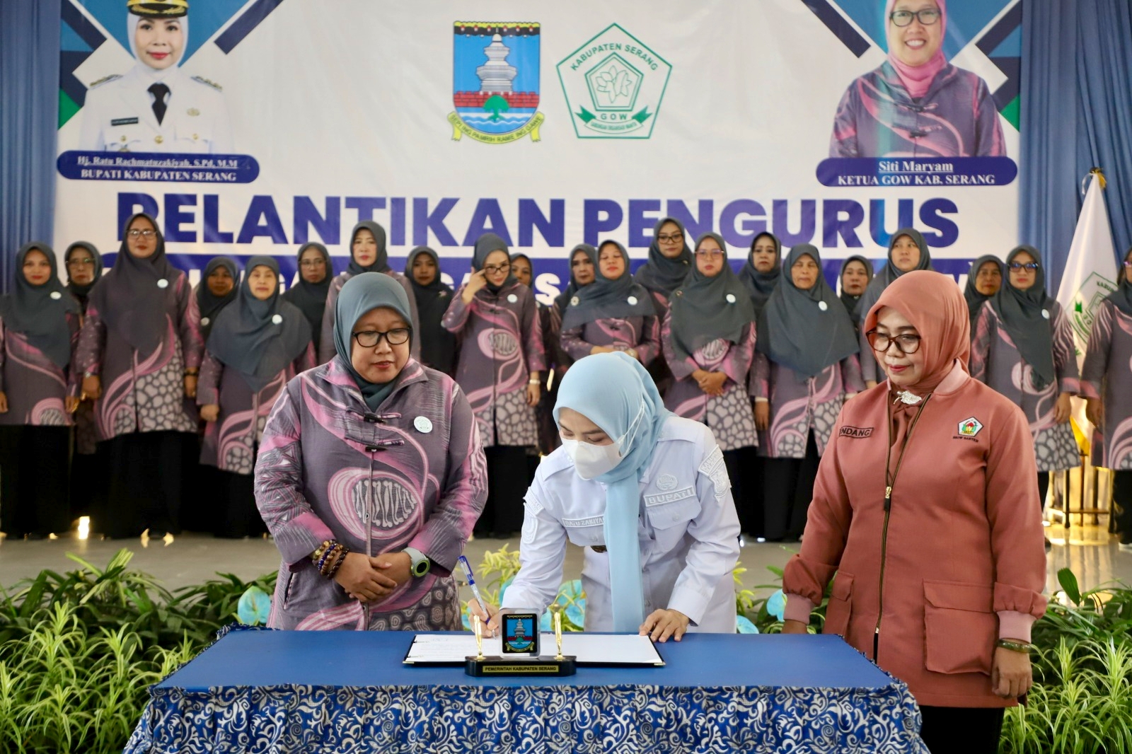 PELANTIKAN. Bupati Serang Ratu Rachmatuzakiyah melantik Pengurus Gabungan Organisasi Wanita (GOW) Kabupaten Serang periode 2026-2031 di Gedung KORPRI Kabupaten Serang pada Selasa (8/9). HUMAS PEMKAB SERANG