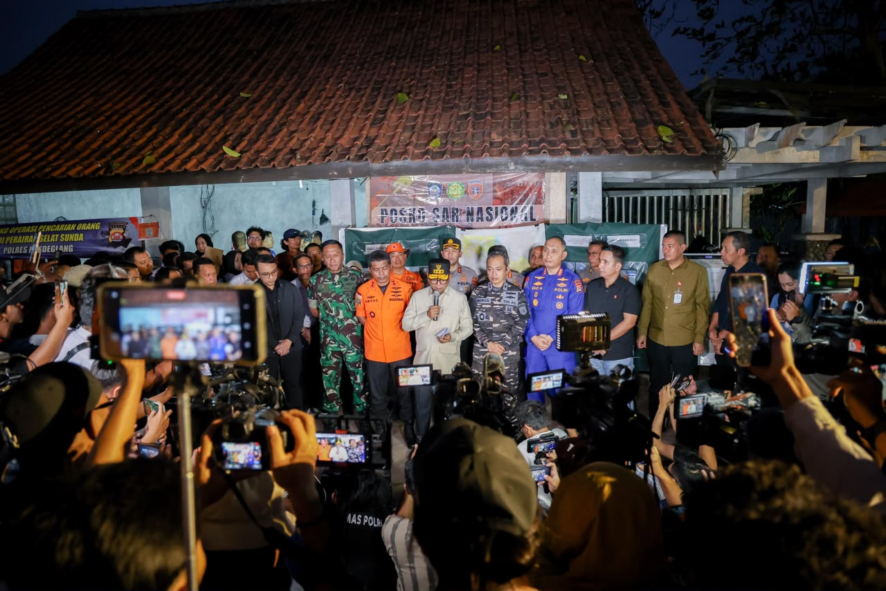 Gubernur Andra Soni saat konferensi pers.  Foto : Humas Pemprov
