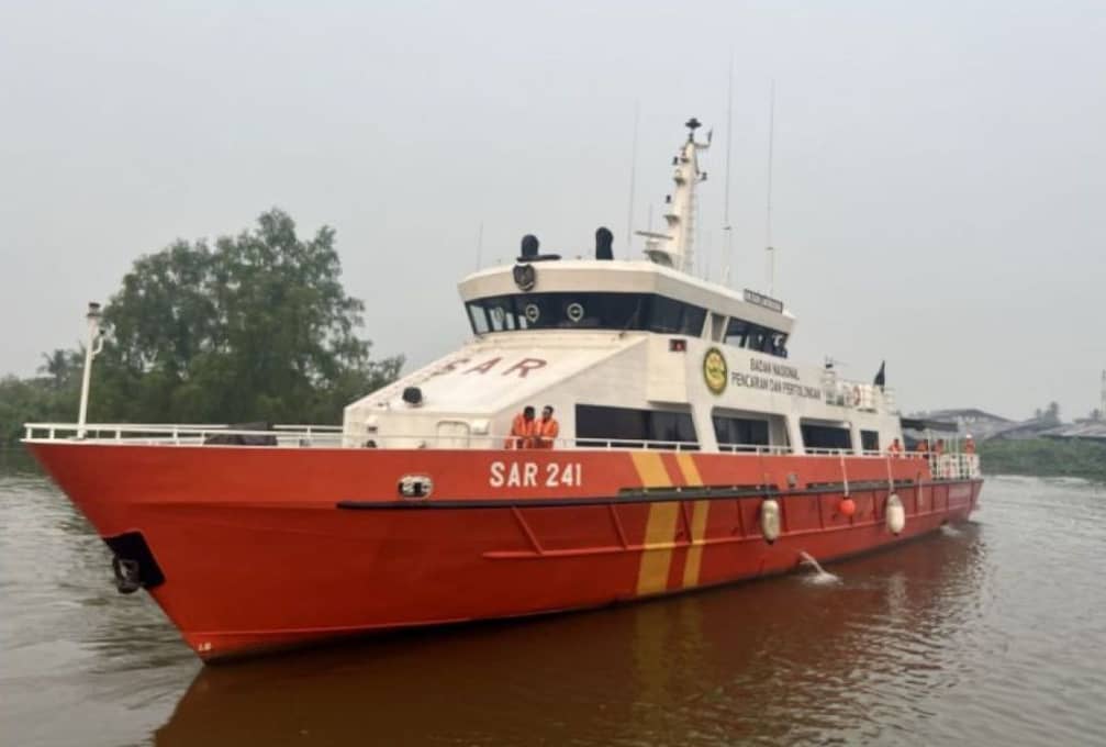 Kapal Basarnas mencari 129 korban Kapal Virgo yang belum ditemukan. Foto : Dok Basarnas