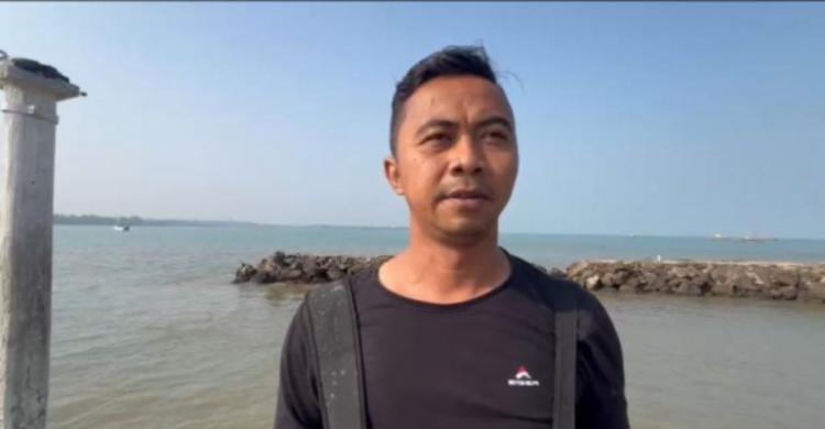 Ketua Umum Pewarta Foto Indonesia Dwi Pambudo di Posko SAR Marina Carita Banten, Senin (14/9/2926). Foto: Ist