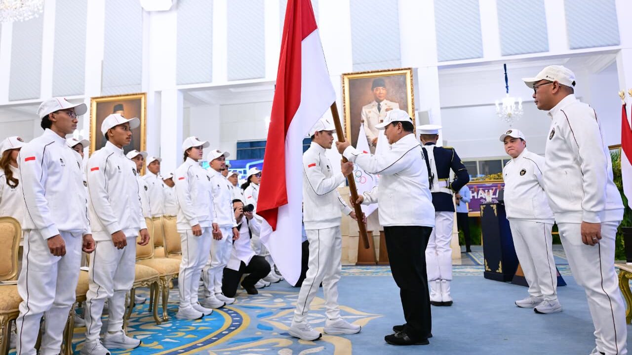 Presiden Prabowo melepas kontingen Indonesia yang akan berlaga di Asian Games 2026. Foto : Ist