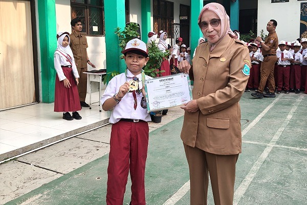 MEMBANGGAKAN - Murid SDNI 1 Ciater menoreh prestasi membanggakan juara pencak silat.