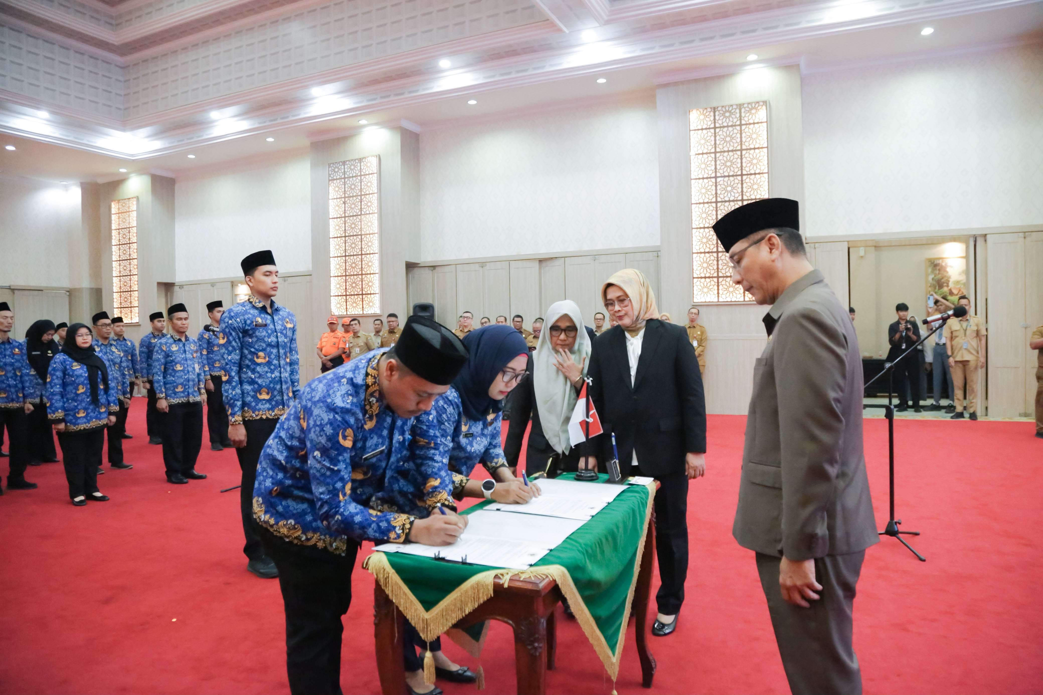 Pelantikan 21 ASN oleh Sekda Banten Deden Apriandhi di Pendopo Gubernur Banten, KP3B. Foto : Humas Pemprov