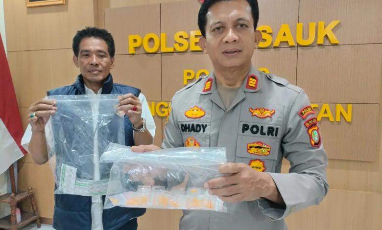 UNGKAP KASUS - Kapolsek Cisauk, AKP Dhady Arsya menunjukan barang bukti oppbat terlarang yang berhasil diungkap pihaknya.