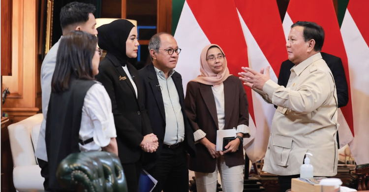 Presiden Prabowo dan wartawan senior di Hambalang. Foto : Ist