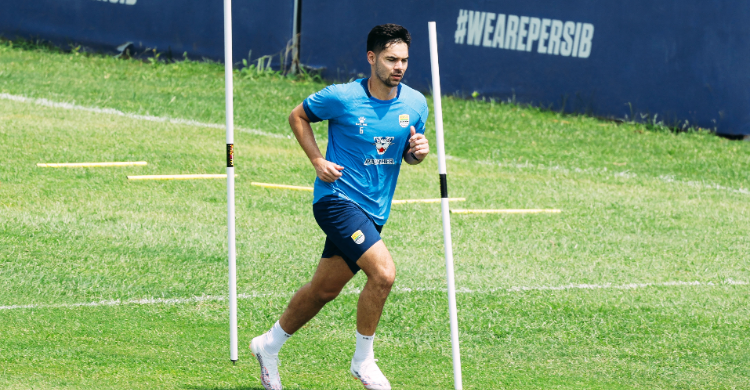 Punggawa Persib Sandy Walsh. Foto : Ist