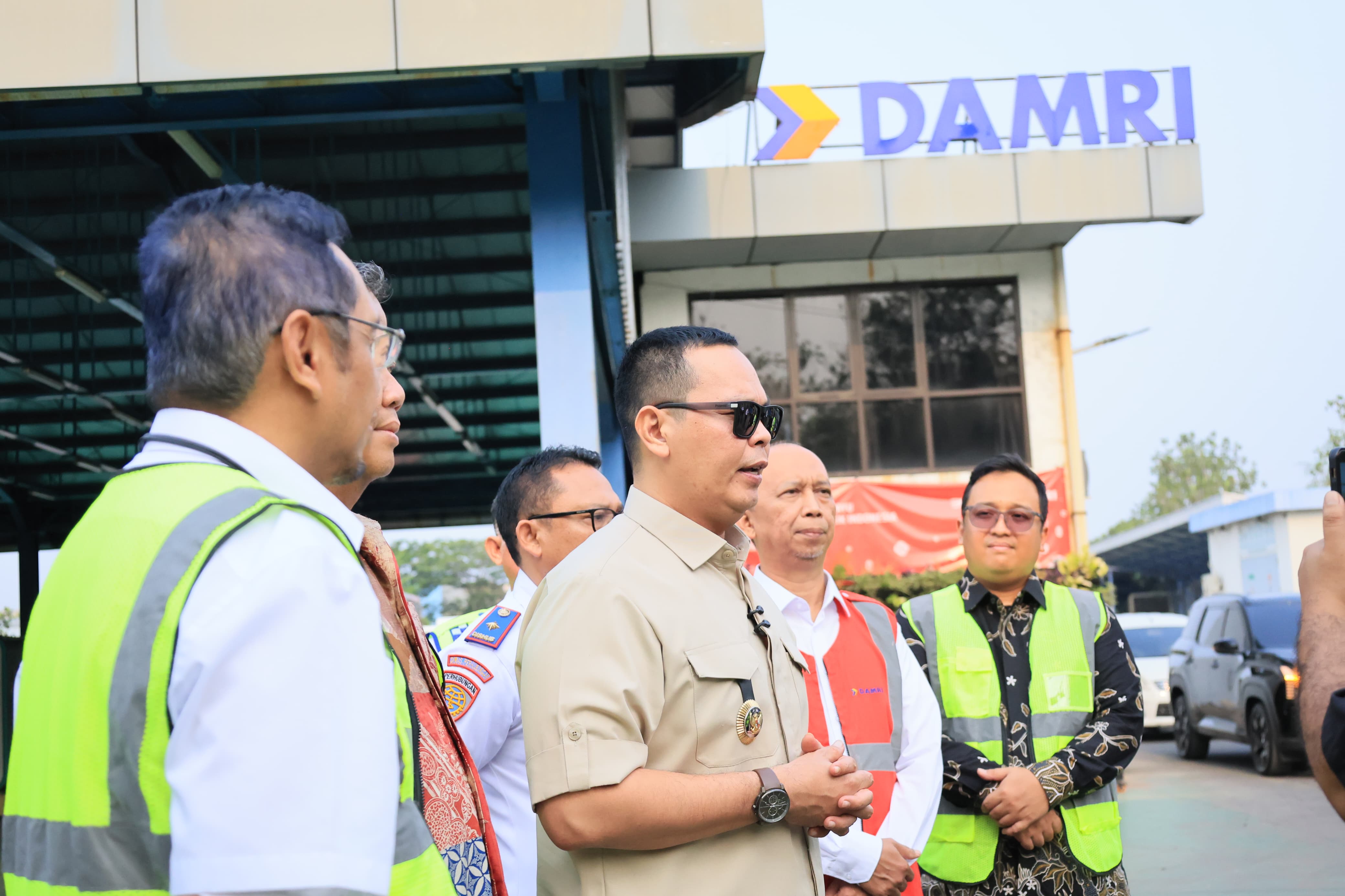 Wali Kota Serang, Budi Rustandi, Selasa (22/9/2026) mendatangi Pool DAMRI di Jakarta Timur.(Istimewa)