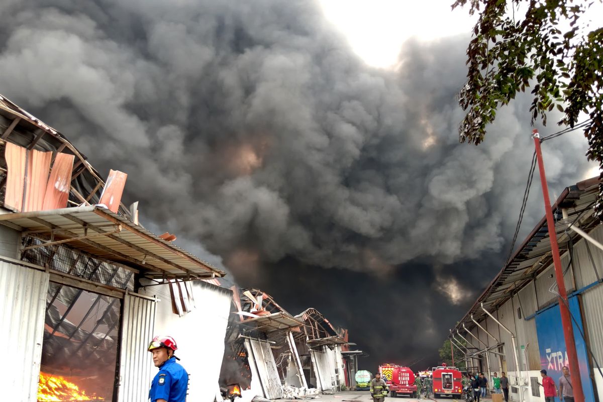Kebakaran di Komplek Pergudangan Jatiuwung. Foto : st
