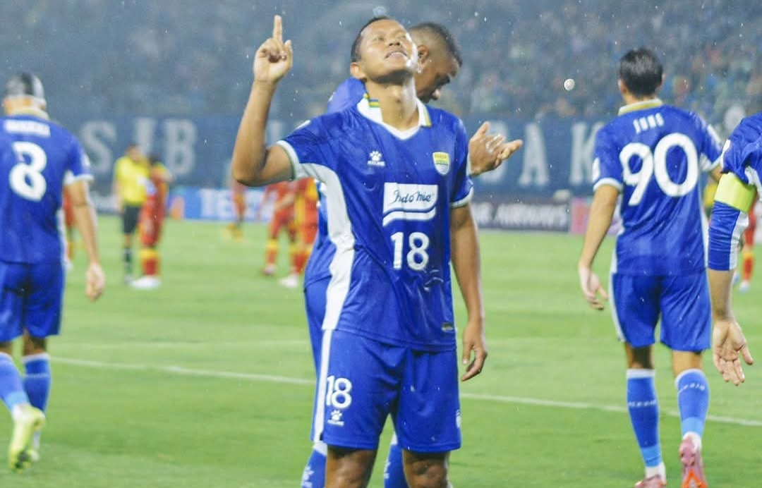 Punggawa Persib Adam Alis. Foto : Ist